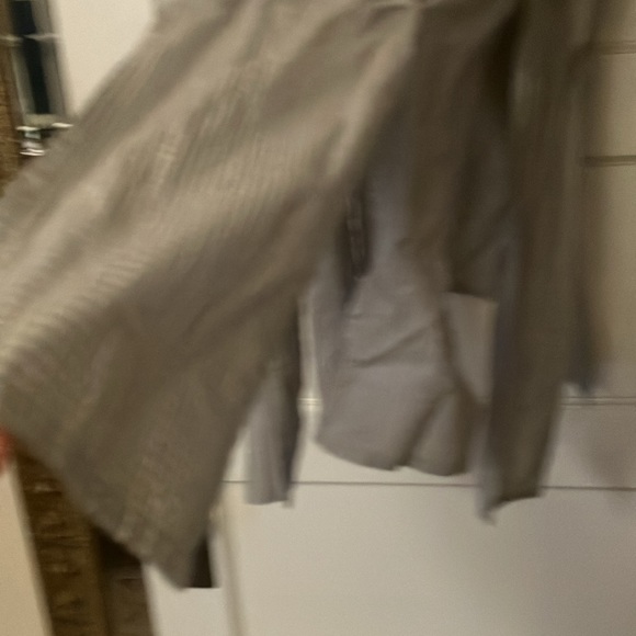 Unique matt hildur button with contrast fabrics and interesting multiple slits. - Picture 4 of 5